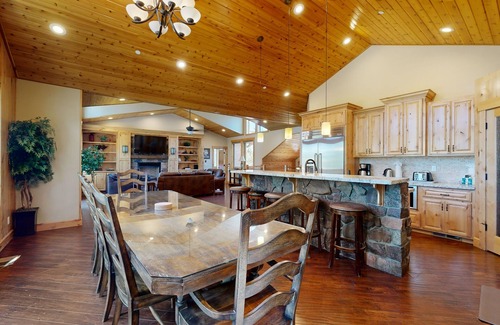 Montgomery Estates Casa | Big Bear Lodge with Hot Tub, Sauna, Game Room, Decks & 4 Fireplaces