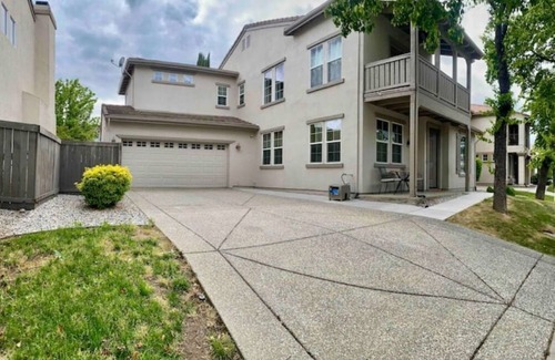 Westlake Casa | BIG Beautiful Home 2Miles SAC Airport 8 Min DownTown DOCO Old Sac, Discovery Prk