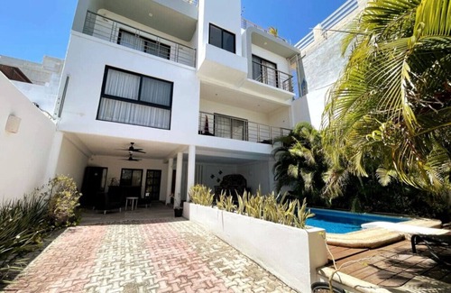 Luis Donaldo Colosio Casa | Big Beautiful House One Street Away from the 5 AVE