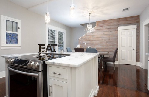 Tobin Hill Casa | Casita Big Blue a pasos del centro / Pearl Brewery