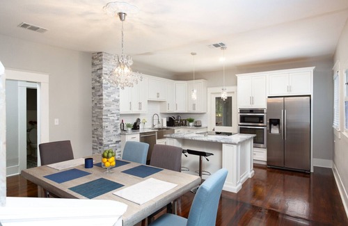 Tobin Hill Casa | Casita Big Blue a pasos del centro / Pearl Brewery