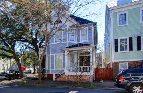 Savannah Victorian District Casa | Big Blue House - Near Forsyth Park - Lower Unit