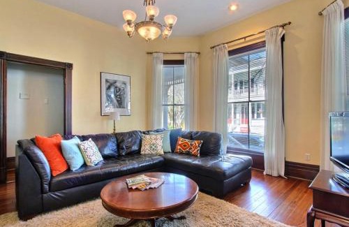 Savannah Victorian District Casa | Big Blue House - Near Forsyth Park - Lower Unit