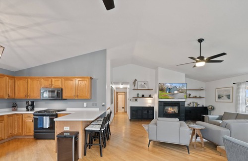 Twin Lakes Casa | Big Blue Lakehouse - Shared Pier, Lake Mary Access, Stunning Lake Views, Grill, Firepit, Pool Table