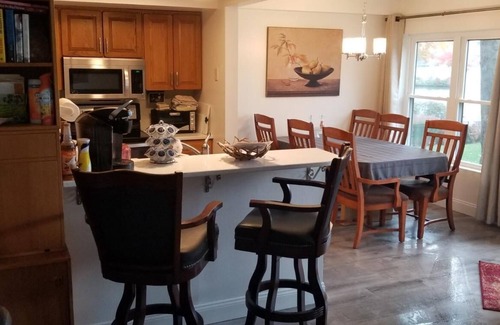 Lake Harmony Condominio | Big Boulder Lake Front Condo / WiFi gratis y estacionamiento / piscina / jacuzzi / chimenea / parrilla