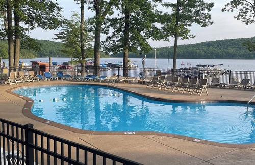 Lake Harmony Casa | Big Boulder-Lake Harmony Townhome Skiing, Lake and Restaurant within walking