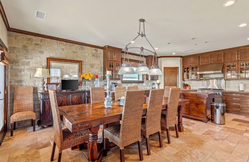 Hackberry Casa | BIG CAMP AT THE WATER