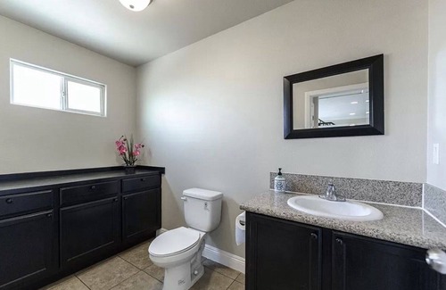 Compton Casa | Big Cozy Duplex Home