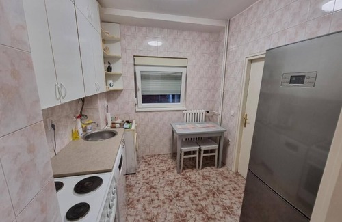 Stari Grad Apartamento | Big Downtown 2 Bedroom Apartment across National Theater