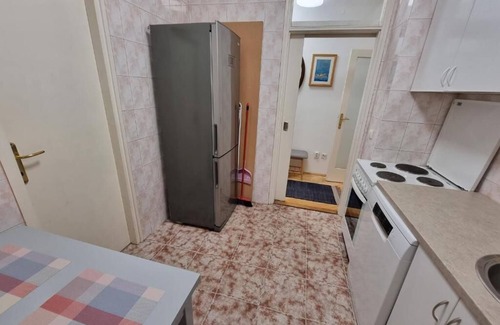 Stari Grad Apartamento | Big Downtown 2 Bedroom Apartment across National Theater