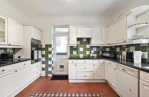 Brondesbury Park Casa | Big Family Friendly House | Parking | Kensal Rise