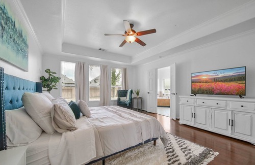College Park Casa | BIG Family Getaway📍The Woodlands Open floor plan 🎬🎱🏓 Gated Community SLPS 18
