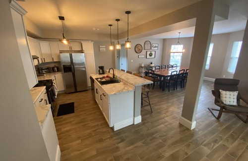Michigan City Casa | Big Family House 5 Minutes from Lake Michigan/Blue Chip Casino/Brewery/Wineries!
