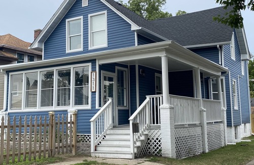 Michigan City Casa | Big Family House 5 Minutes from Lake Michigan/Blue Chip Casino/Brewery/Wineries!