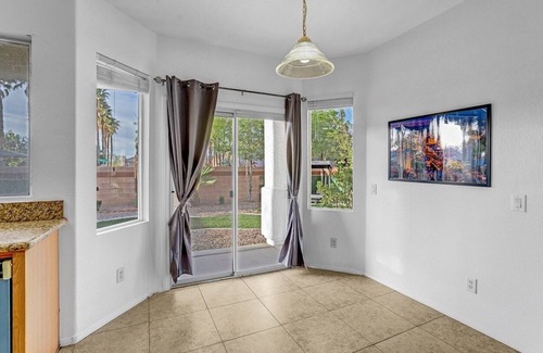Rhodes Ranch Casa | Big Family: Luxurious, King Beds, Pool Table, Fireplace, Backyard Oasis & More!