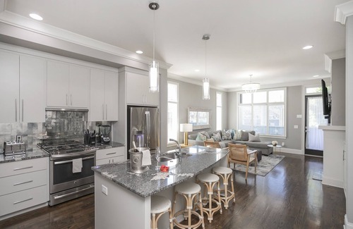 West End Casa | 🤩 BIG GROUP TRIPS! 1MI TO BROADWAY! UP TO 6 HOMES TOGETHER WITH ROOFTOP DECKS!