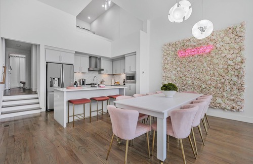 West End Casa | BIG GROUP TRIPS! PRIME LOCATION 2MILES TO BROADWAY!!! UP TO 5 HOMES TOGETHER!