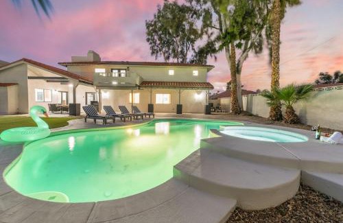 Las Vegas Casa | Big Groups, Heated Pool, 10 Mins To Strip, Games