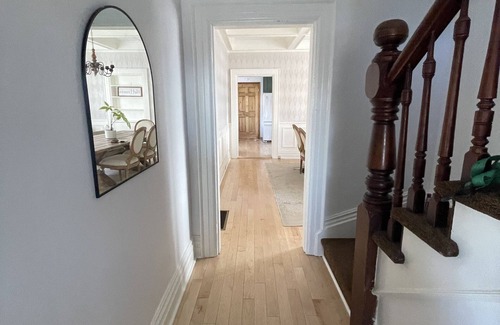 Clearview Casa | Big Historic Collingwood Home, Prime Location. Pet Friendly with Mountain Views