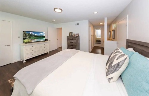 Simi Valley Casa | Big Home with Mini Golf Course Ideal for Long Stay