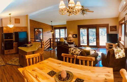 Custer Casa | Big Horn Lodge - Rare Cabin Bordering Custer State Park - Absolute Seclusion and Serenity