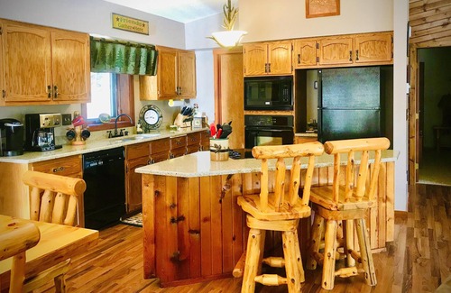 Custer Casa | Big Horn Lodge - Rare Cabin Bordering Custer State Park - Absolute Seclusion and Serenity