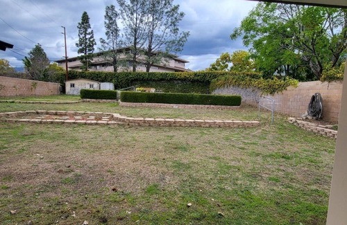 Highland Casa | BIG HOUSE, LARGE GATED YARD AND DOUBLE LIVING ROOM