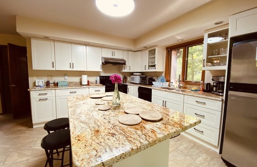 East Stroudsburg Casa | Big House On The Hill, Pocono - Bañera de hidromasaje, sauna, chimenea