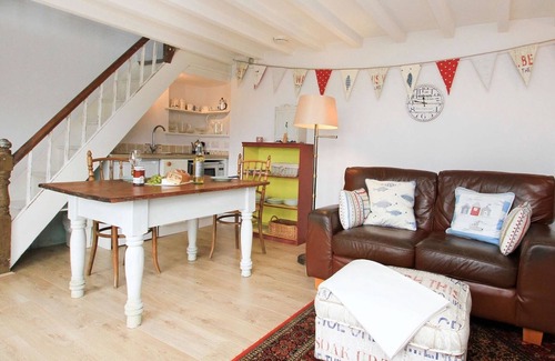 Talsarnau Cabaña | BIG HOUSE, pet friendly, character holiday cottage in Llandecwyn