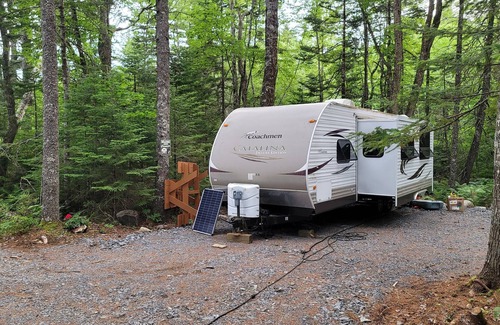 Upper New Cornwall Casa | Big Lake Mushamush -Beautiful 27 ft Coachmen Catalina Deluxe RV