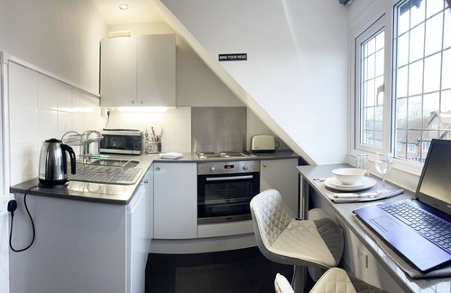 Sutton Casa | Big Loft in the Heart of Cheam Village (35 min from London City)