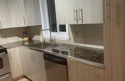 Greenfield Park Condominio | Big & Luxurious, Free Parking, King Size Bed, TV