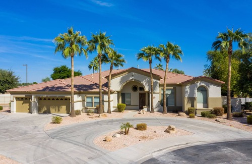 Palm Valley Casa | Big Luxury House on Golf Course in Gated Community