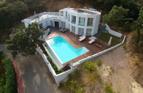 Ojen Villa | Gran Villa moderna, con espectaculares vistas a la montaña