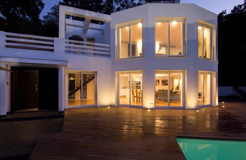 Ojen Villa | Gran Villa moderna, con espectaculares vistas a la montaña