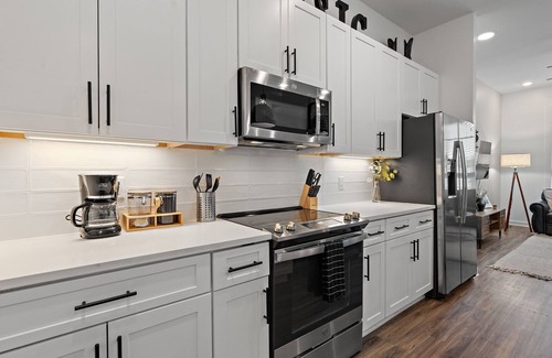 Cleveland Park Casa | Big Nashville Getaway 2 Homes Sleep 28