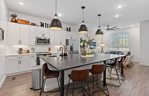 Cleveland Park Casa | Big Nashville Getaway 2 Homes Sleep 28