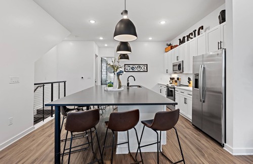 Cleveland Park Casa | Big Nashville Getaway 2 Homes Sleep 28