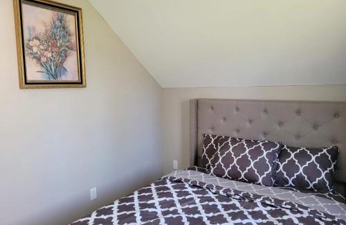 West Seneca Casa | Big new house with huge parking