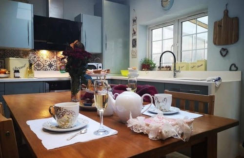 White Hart Lane Casa | BIG NewHome 12 plazas 5 dormitorios 2 jardines y desayuno