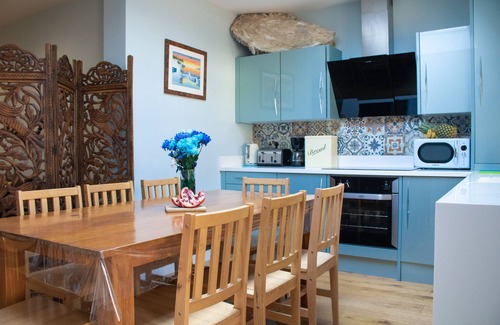 White Hart Lane Casa | BIG NewHome 12 plazas 5 dormitorios 2 jardines y desayuno