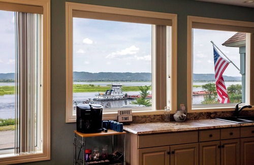 Minneiska Casa | Big River Escape Grandview Manse