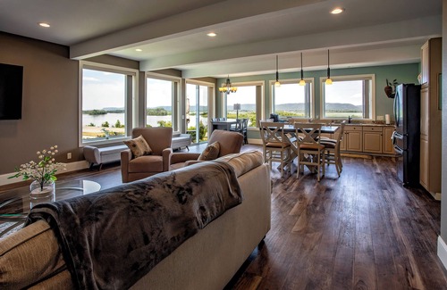 Minneiska Casa | Big River Escape Grandview Manse
