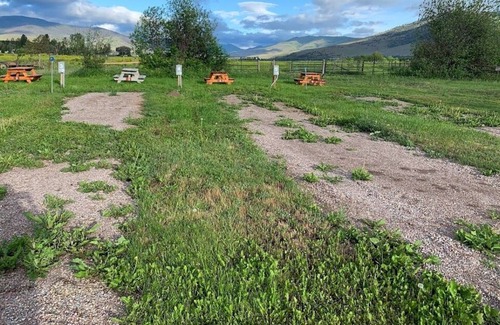 Glacier Country Alquiler De RV | Big River Rentals, Within Walking distance to the Flathead River.