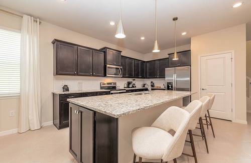 Four Corners Villa | August Deal! 8BR Windsor Cay Home | Family Fun & Group Getaway
