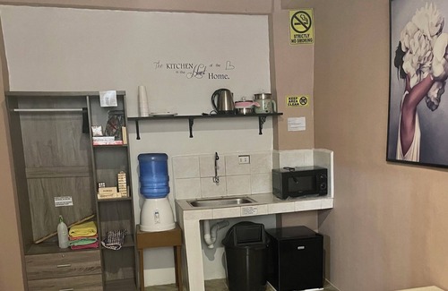 Quezon City Apartamento | BIG SIZE ROOM 2 beds MODERN COZY COMFY RELAX STAY FIBER INTERNET NEAR FISHER QC