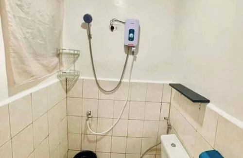 Quezon City Apartamento | BIG SIZE ROOM 2 beds MODERN COZY COMFY RELAX STAY FIBER INTERNET NEAR FISHER QC