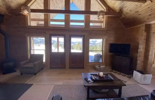 Gallatin Gateway Casa | Big Sky Retreat Cabin 2