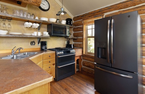 Big Sky Cabina | Cowboy Heaven Cabin 15 Rustic Ridge