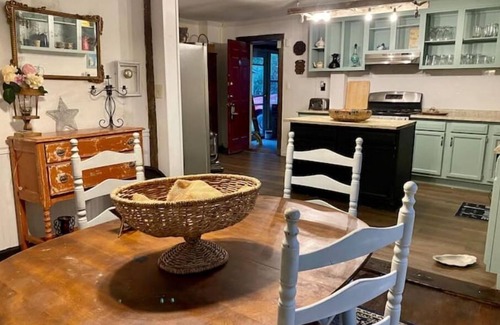Wurtsboro Casa | Big Stone House in Charming Catskills Village
